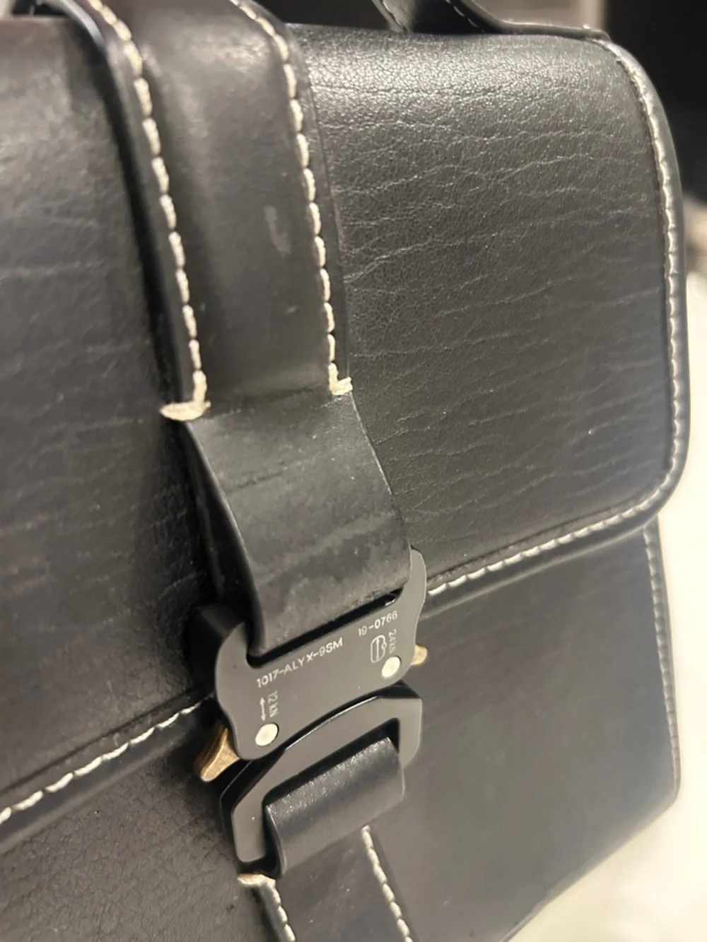 Crossbody LEATHER BAG rare hard to find. - Picture 9 of 9